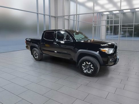 Used 2023 Toyota Tacoma TRD Off-Road w/ TRD Premium Off Road Package AWD/4WD image 2