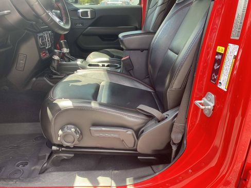 Used 2022 Jeep Wrangler Unlimited Rubicon w/ Cold Weather Group AWD/4WD image 22