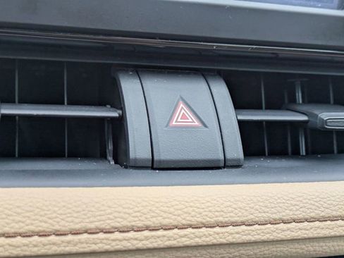 Used 2019 Toyota RAV4 XLE FWD image 35
