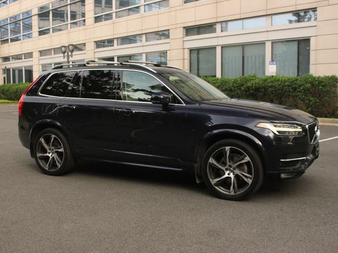 Used 2017 Volvo XC90 T6 Momentum AWD/4WD image 2