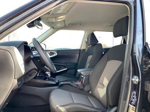 Used 2025 Kia Soul LX w/ LX Technology Package image 24