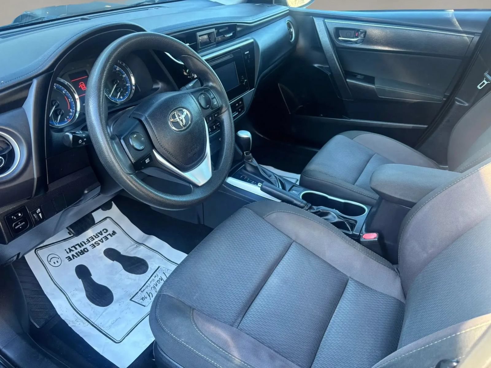 Used 2017 Toyota Corolla LE FWD image 9