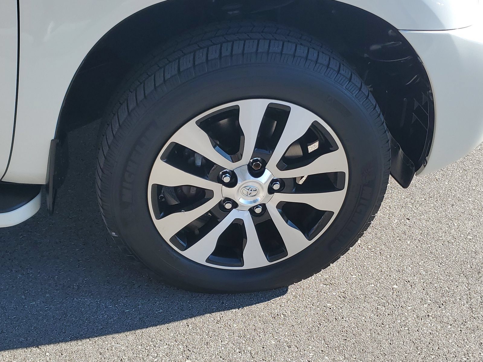 Used 2019 Toyota Sequoia Platinum AWD/4WD image 6
