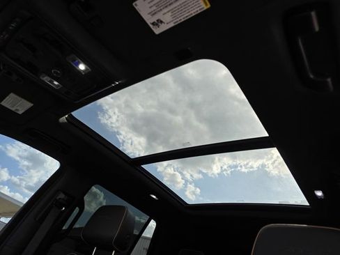 Used 2023 GMC Yukon AT4 w/ Technology Package image 22