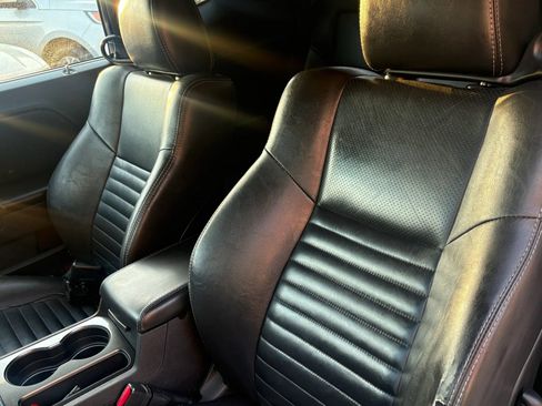 Used 2010 Dodge Challenger R/T image 11