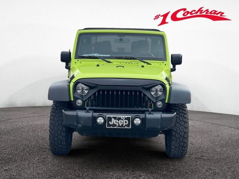 Used 2016 Jeep Wrangler Rubicon w/ Power Convenience Group image 2