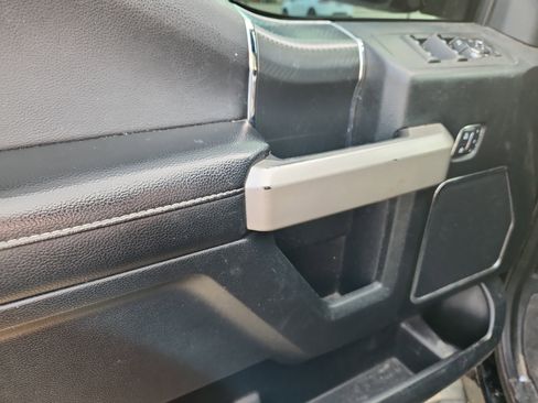 Used 2018 Ford F150 Lariat w/ Equipment Group 502A Luxury image 8