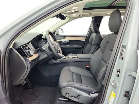 New 2026 Volvo XC90 B6 Plus w/ Protection Package Premier AWD/4WD image 17