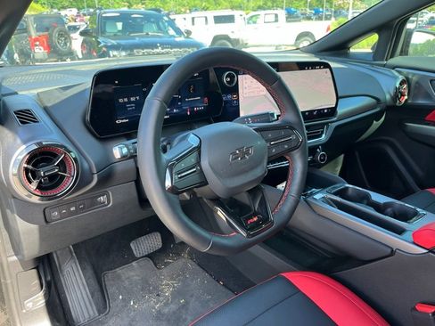 Used 2026 Chevrolet Equinox EV RS FWD image 8