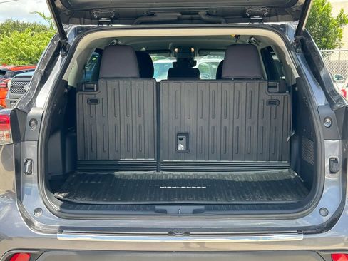 Used 2023 Toyota Highlander LE FWD image 15