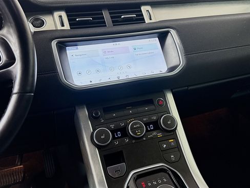 Used 2017 Land Rover Range Rover Evoque SE Premium image 18