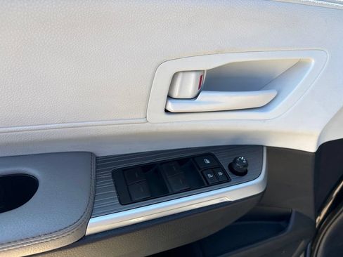 Used 2025 Toyota Sienna LE FWD image 13