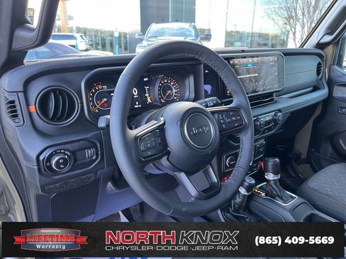 Used 2025 Jeep Gladiator Mojave w/ Convenience Group image 6
