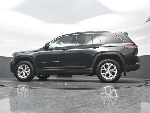 Used 2023 Jeep Grand Cherokee Limited w/ MOPAR Finishing Package image 28