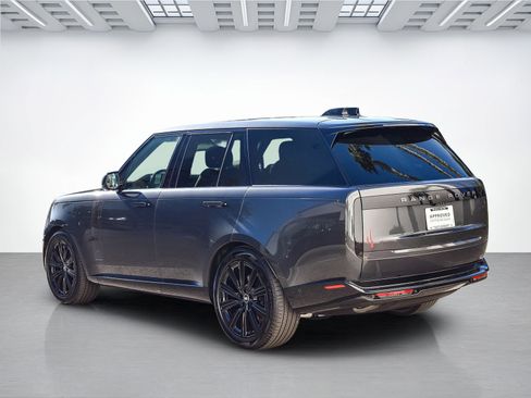 Certified 2025 Land Rover Range Rover SE image 8