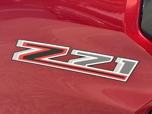 Used 2024 Chevrolet Colorado Z71 w/ Z71 Convenience Package 2 AWD/4WD image 10