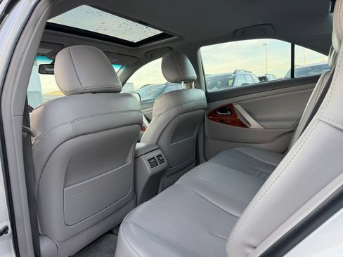 Used 2011 Toyota Camry XLE w/ SE/XLE Extra-Value Pkg FWD image 6