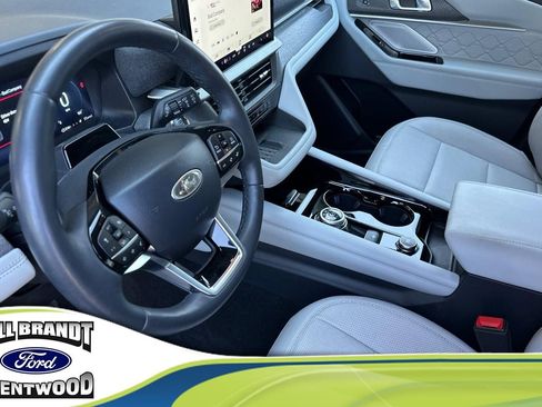 Used 2025 Ford Explorer Platinum w/ Ultimate Package image 3