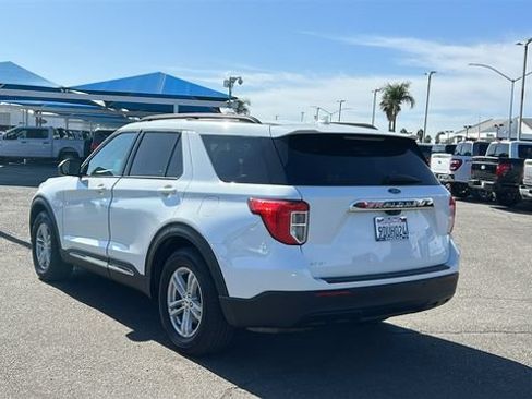 Certified 2022 Ford Explorer XLT RWD image 5