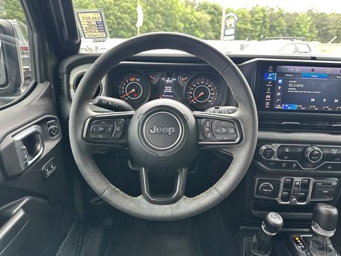 Used 2024 Jeep Wrangler Unlimited Sport AWD/4WD image 24