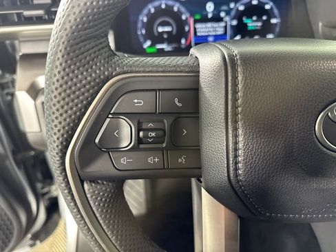 Used 2025 Toyota Tacoma TRD Off-Road image 15