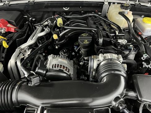 Used 2022 Jeep Wrangler Unlimited Sahara image 35