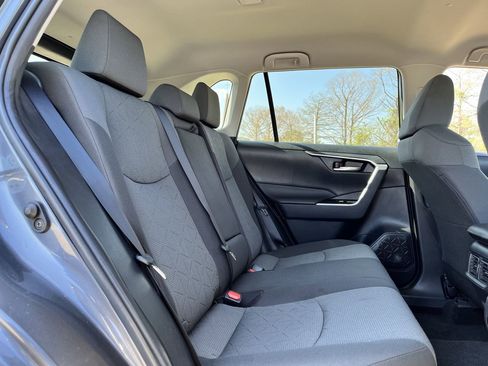 Used 2022 Toyota RAV4 XLE image 27