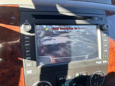 Used 2012 Chevrolet Avalanche LTZ image 23