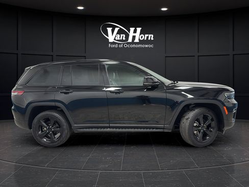 Used 2024 Jeep Grand Cherokee Limited w/ Luxury Tech Group II AWD/4WD image 8