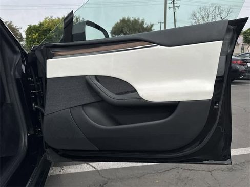 Used 2023 Tesla Model S image 40