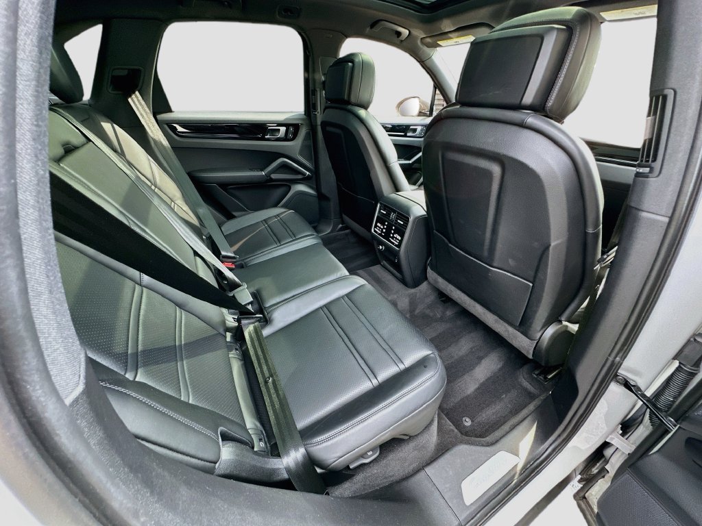 Certified 2023 Porsche Cayenne AWD/4WD image 28