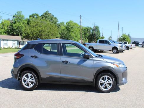 Used 2025 Nissan Kicks Play S FWD image 4