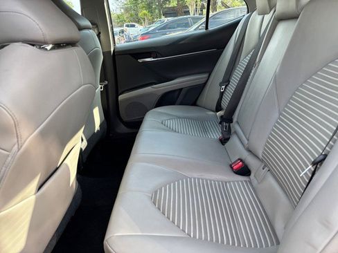 Used 2021 Toyota Camry SE image 11