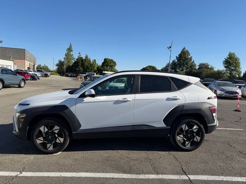 Used 2024 Hyundai Kona SEL AWD/4WD image 2