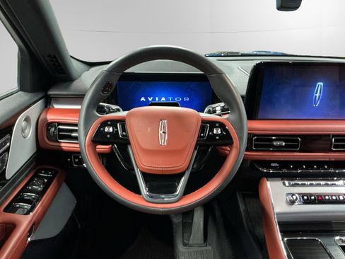 Used 2025 Lincoln Aviator Reserve w/ Luxury Package image 12