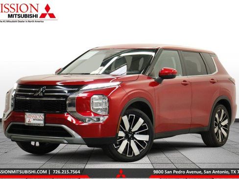 Used 2025 Mitsubishi Outlander SE FWD image 1