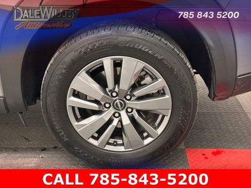 Used 2025 Nissan Pathfinder SV image 20