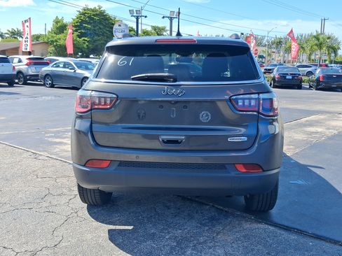Used 2018 Jeep Compass Latitude w/ Popular Equipment Group FWD image 6