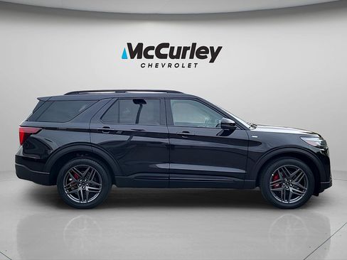 Used 2025 Ford Explorer ST-Line w/ ST-Line Street Pack AWD/4WD image 7