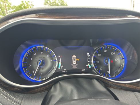 Used 2023 Chrysler Pacifica Limited image 23