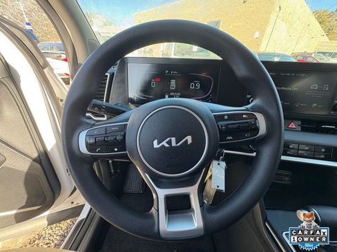 Certified 2025 Kia Sportage LX image 2