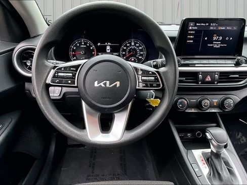 Used 2022 Kia Forte LXS FWD image 8