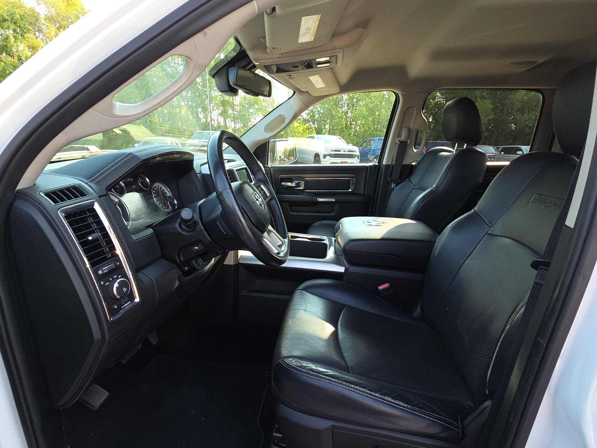 Used 2016 RAM 1500 Laramie w/ Convenience Group AWD/4WD image 16