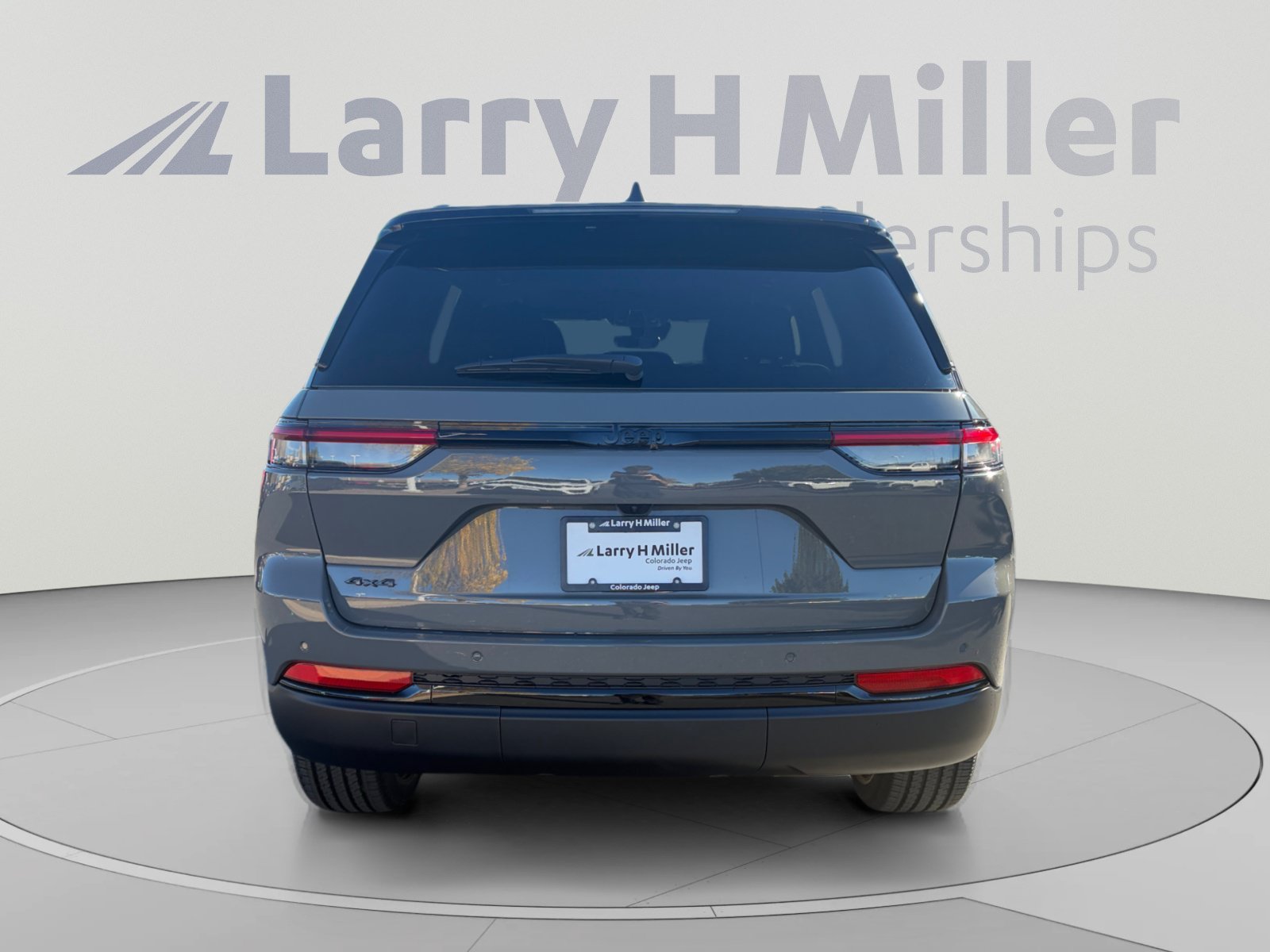 New 2027 Jeep Grand Cherokee Laredo X AWD/4WD image 4