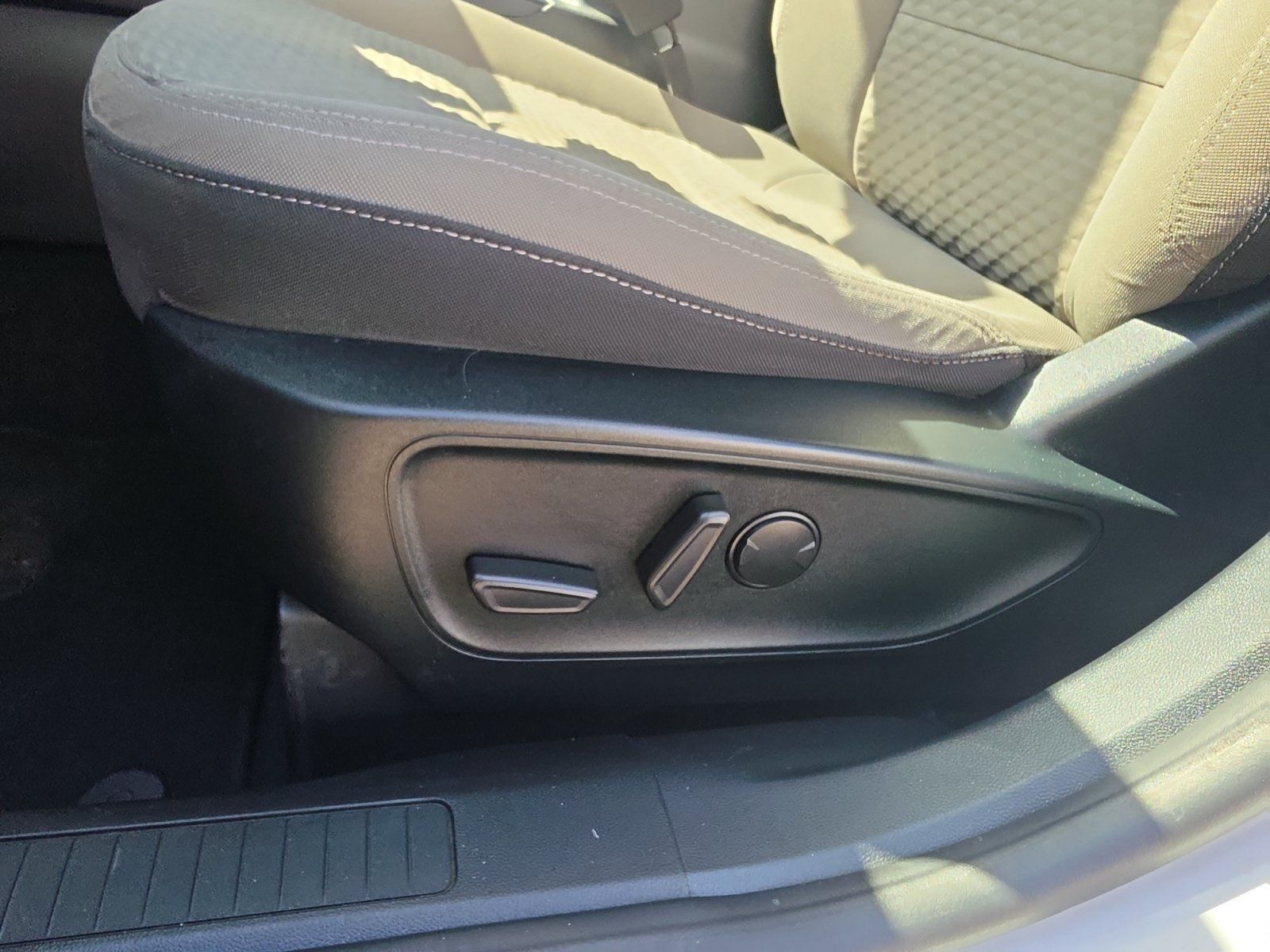 Used 2022 Ford Escape SE w/ SE Sport Appearance Package FWD image 15