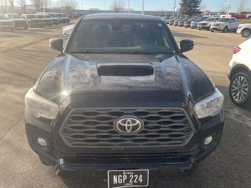 Used 2020 Toyota Tacoma TRD Sport image 2