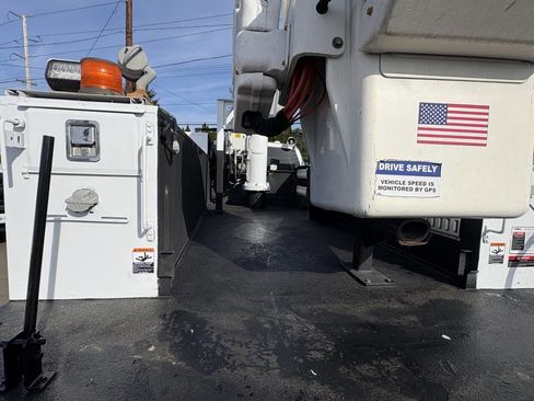 Used 2017 Ford F550 4x4 SuperCab Super Duty image 8