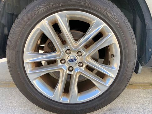 Used 2017 Ford Explorer Limited w/ Class II Trailer Tow Package FWD image 11