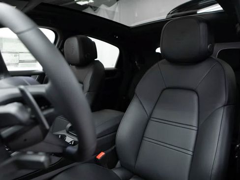 Certified 2026 Porsche Cayenne Coupe AWD/4WD image 5