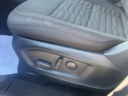 Used 2020 Ford Explorer XLT w/ Comfort Package image 10